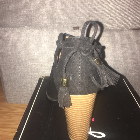 Black open toed heels tie back - Picture 3 of 3